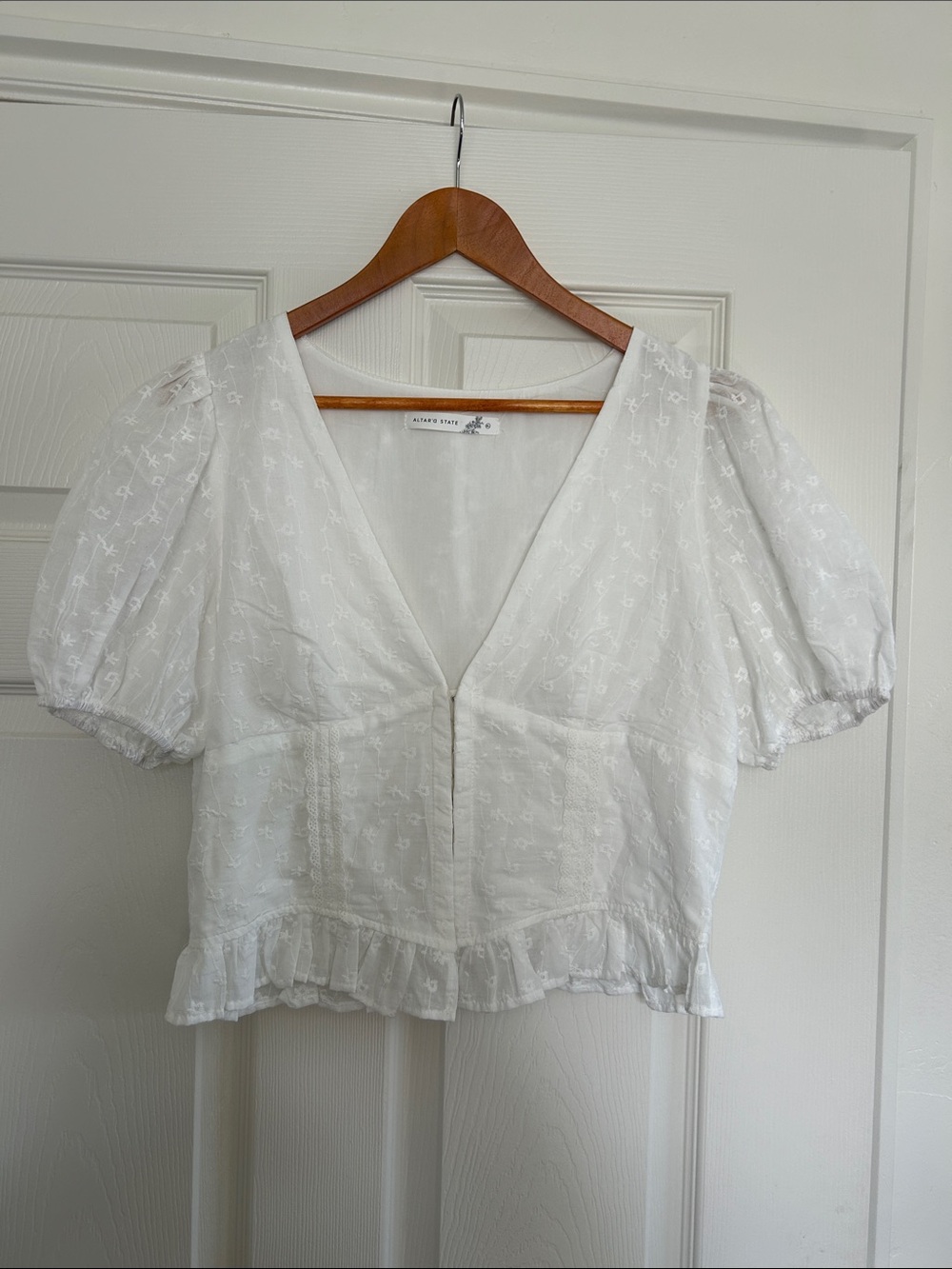 ‘Altar'd State’ NWOT White Corset-like Puff Sleeve